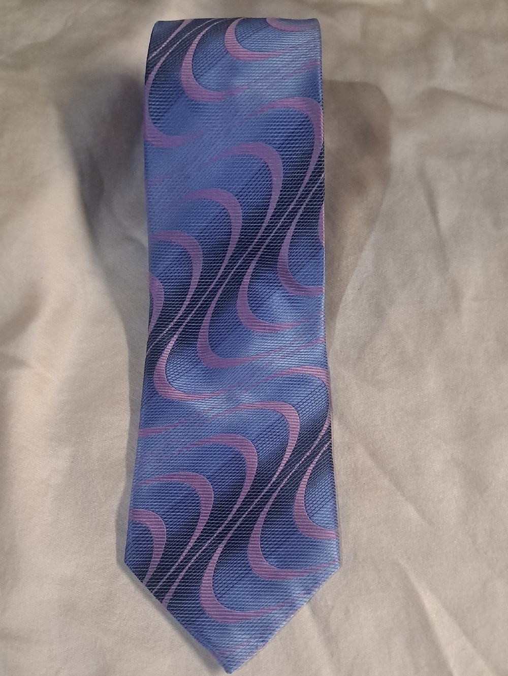 AMANTI ITALIAN Style Blue Swirl Men's Tie .